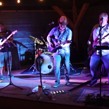 Thursday Night Vibes: Kip Jones sings Keith Urban's Somebody Like You at Northland Sports Pub & Gril