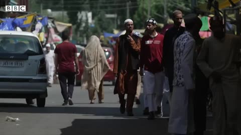 Is India cracking down on journalism in Kashmir? - BBC News
