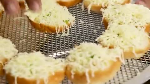 Supreme Garlic Bread, pizza hut style me