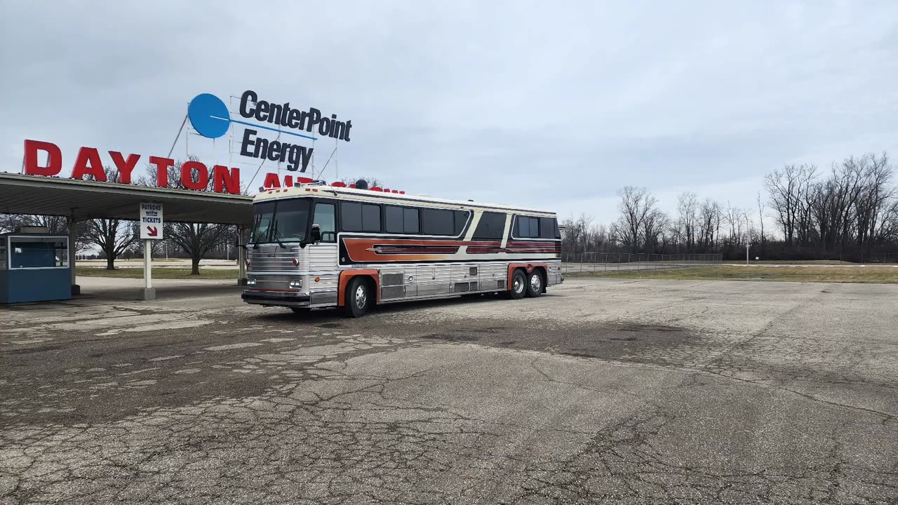 Custom Coach 1982 bus conversion