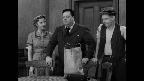 The Honeymooners: The Bensonhurst Bomber - Episode 37 of 39