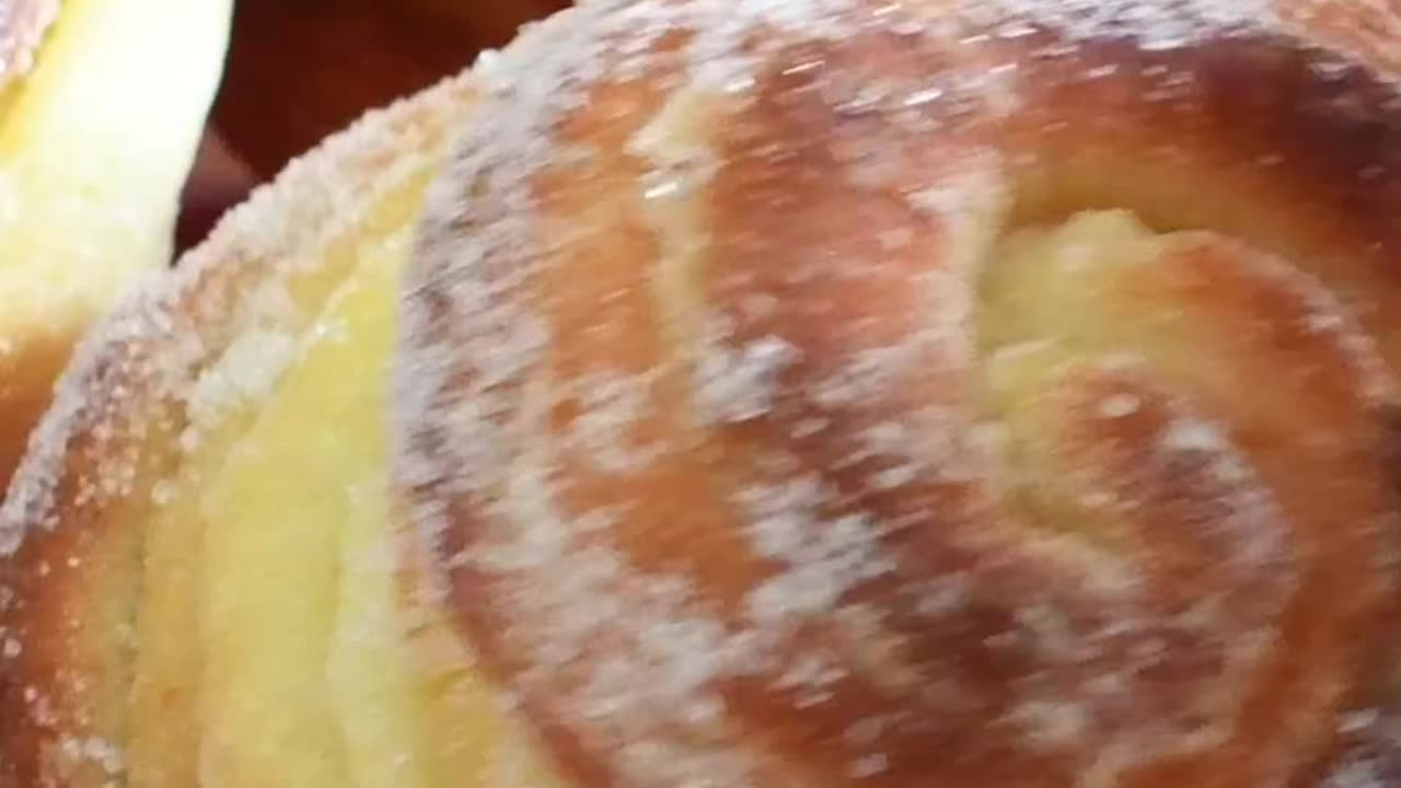 Cooking with Manuela- How to Make Cruffins from Scratch