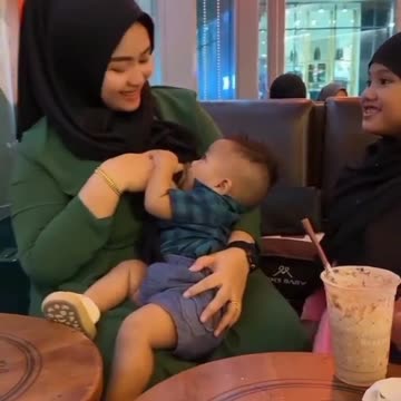 Indonesia Mom Breast Feeding