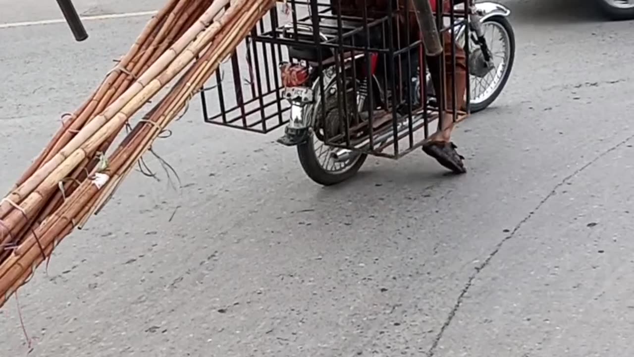 Great jugaad on bike..https://youtube.com/@pakistanisairsapatee