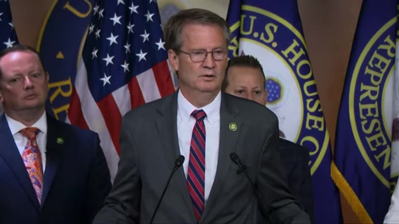 TIM BURCHETT GOES HARD ON UFOs AND OUR GOVT.