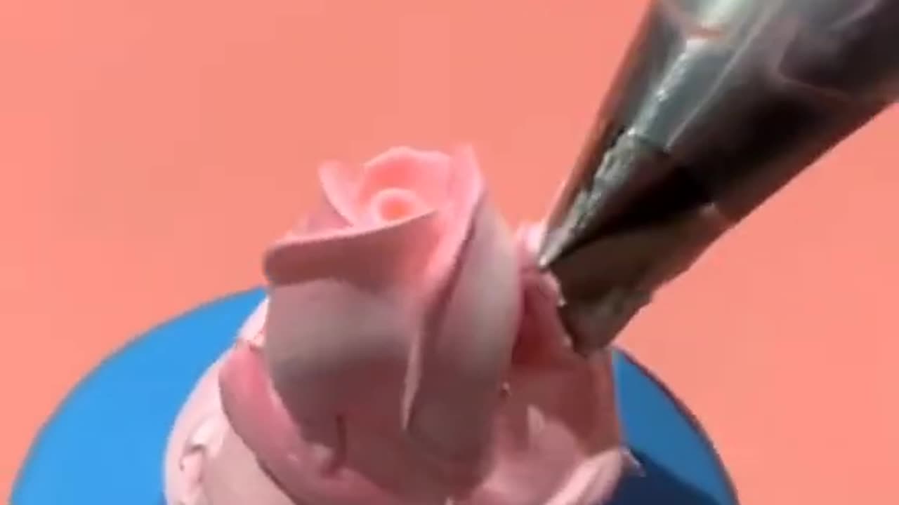 Stunning birthday cake decorating technique _♨️♨️ #shorts (2)
