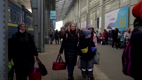 U.S. to welcome up to 100,000 Ukrainians fleeing war