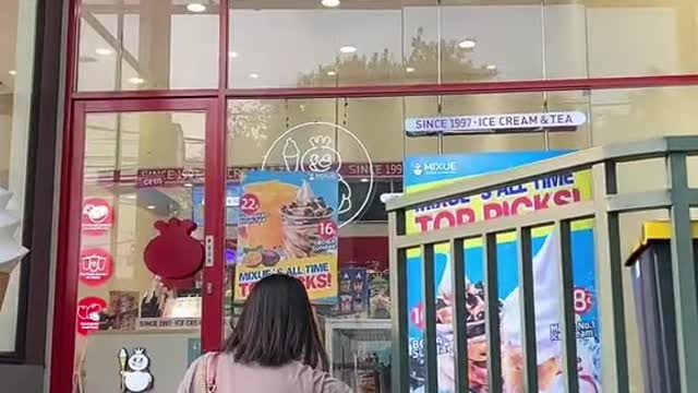 Kaget banget mixue DI BANDUNG...