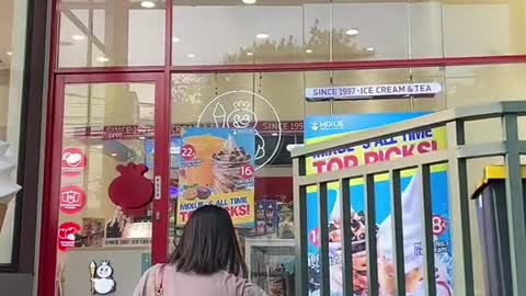 Kaget banget mixue DI BANDUNG...