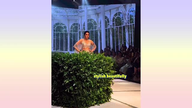 Kareena Kapoor Karisma Kapoor special moments with each other! Strong bond