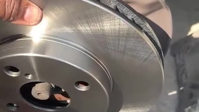 Have you ever seen a tire with four screws? Repair the tire screws?