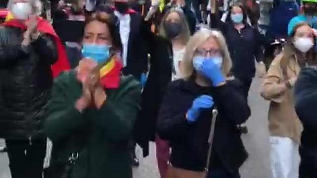 Calle de Núñez de Balboa (Madrid) contra la tiranía Sánchez-iglesias: "Gobierno dimisión"