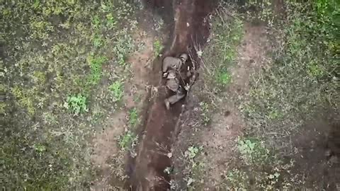 Russian soldier repels drone attack by throwing back 2 ballistics