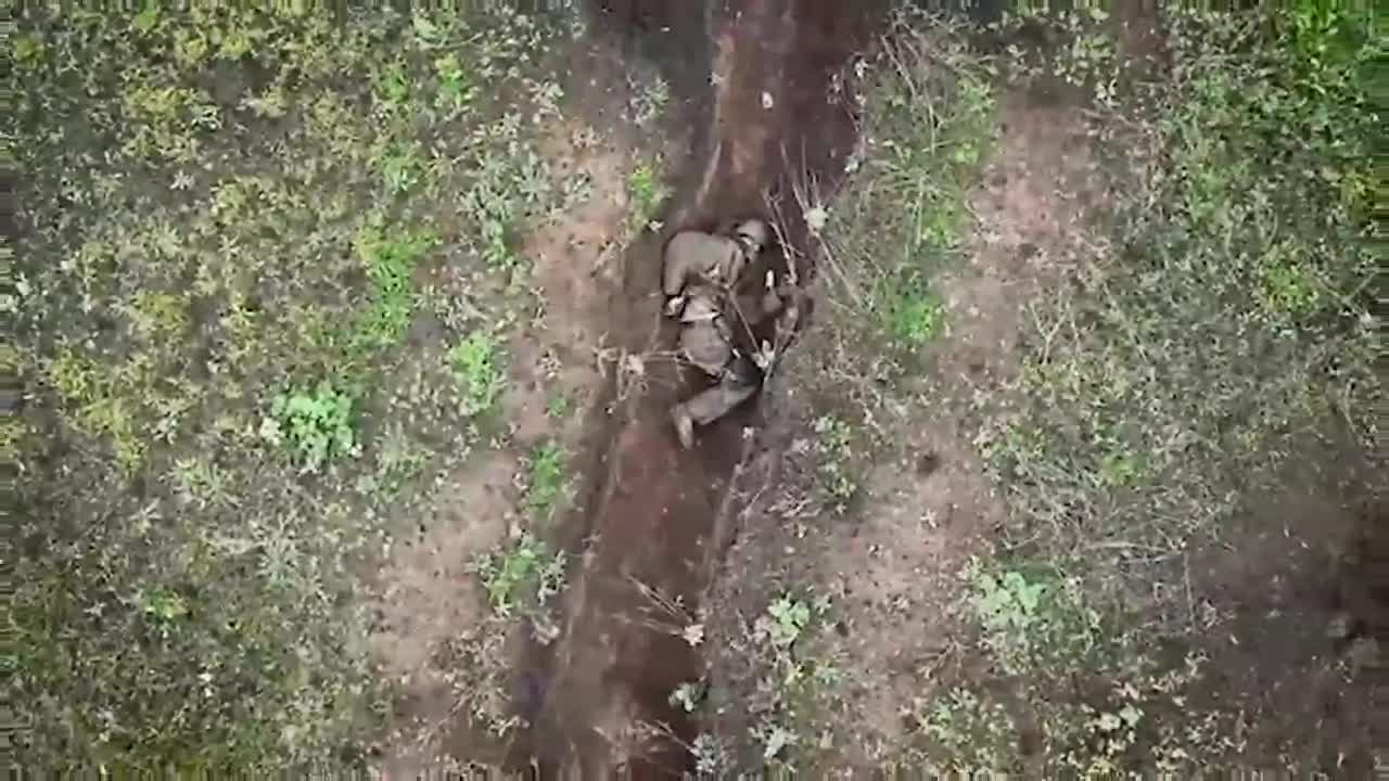 Russian soldier repels drone attack by throwing back 2 ballistics