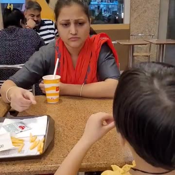 Muje bhi cold drink pini h