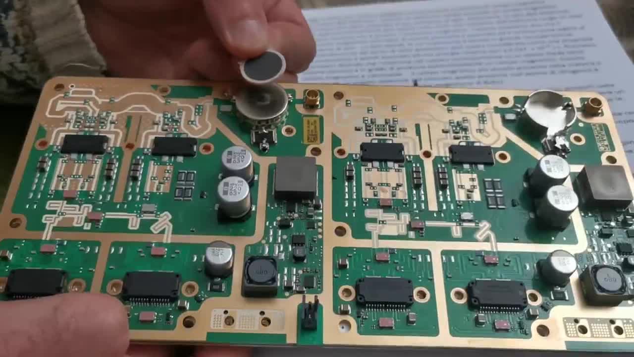 le schede dei ripetitori telefonici contengono grafene e magneti