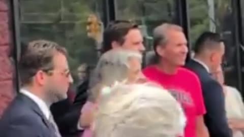 Primanti Bros Sparks Controversy by Denying Entry to JD Vance After Welcoming Kamala Harris