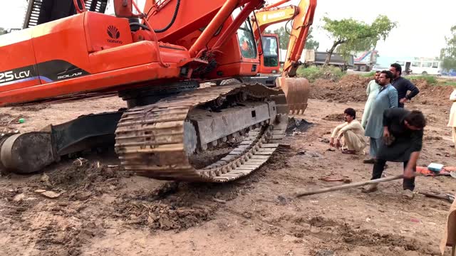 Undercarriage Ireland | How to Fit Excavator Chain | Amazing Process