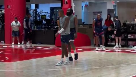 Clippers ended practice today with a bit of 1-on-1 work.