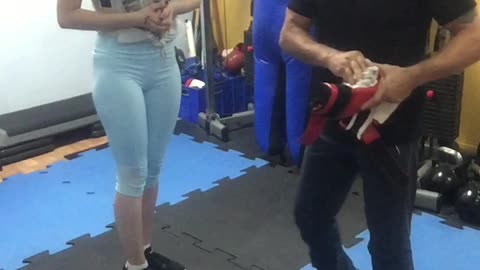FEMALE SELF DEFENCE - Including ground escapes