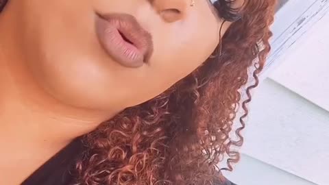 👩🏾‍🦰👩🏾‍🦰👩🏾‍🦰🤍