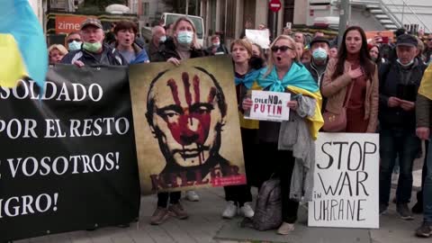 Javier Bardem protests outside Russian embassy