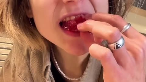 Love that crunch !!! #asmr #jello