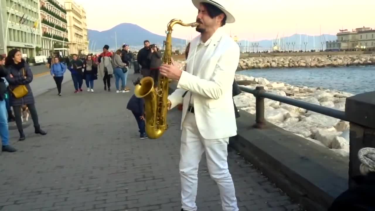 "DANCE MONKEY" - STREET SAX PERFORMANCE