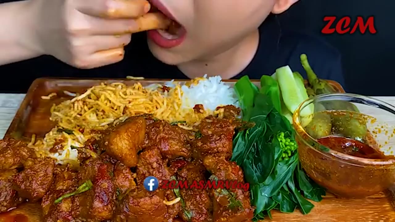 FOOD ASMR EATING