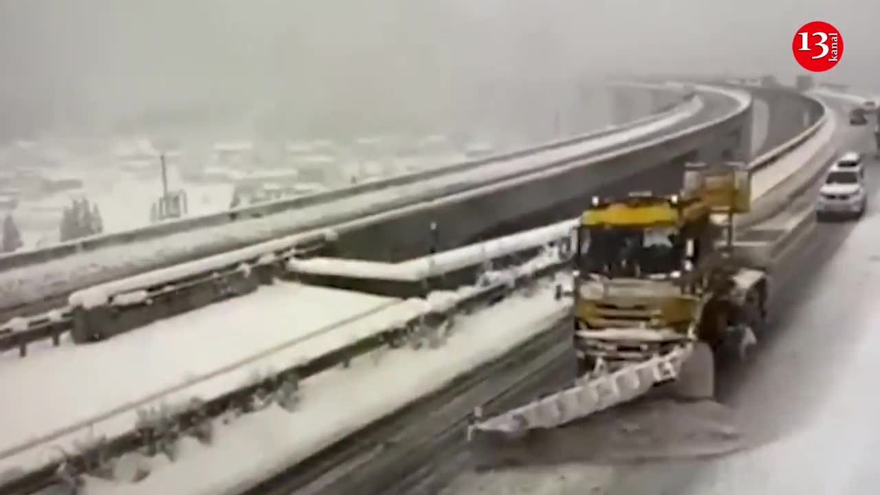 In Tokyo, the snow storm paralyzed life, more than 30 airplane flights were postponed