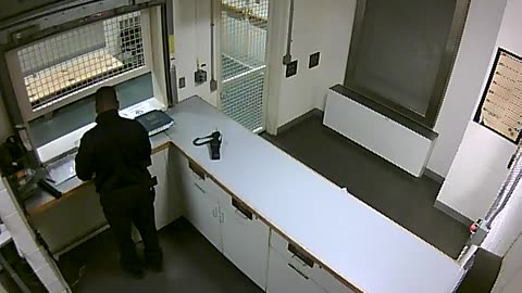 1656HQOB02PrisonerProcessing_2021-01-05_00h00min01s077ms.mp4