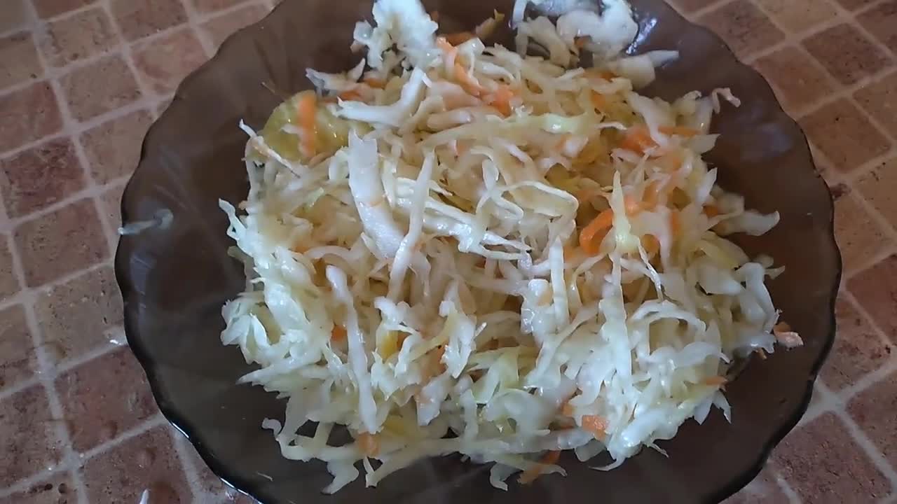 Dinner like a man. Fast, tasty, healthy. Russian cuisine - borscht