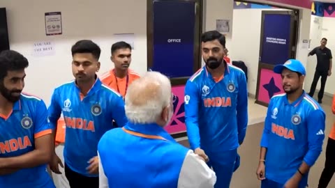 PM Modi Meets the Men in Blue, Comforts Indian Cricket Team After World Cup Final