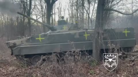 Captured BMP 3 fires at Russian positions near Bakhmut from a 100 mm gun