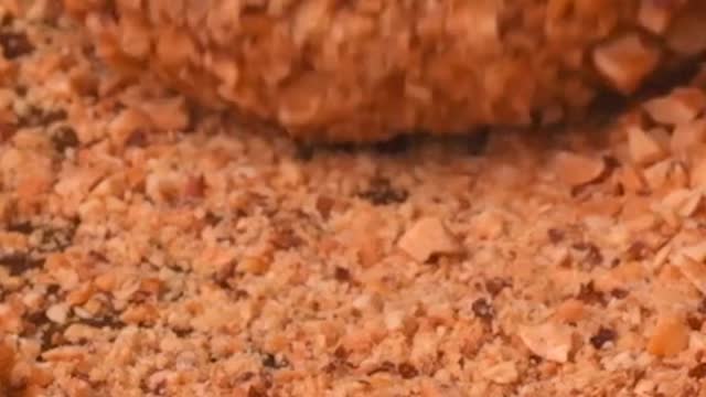 End the week with a sweet fall treat everyone is sure to love #candyapples #asmr