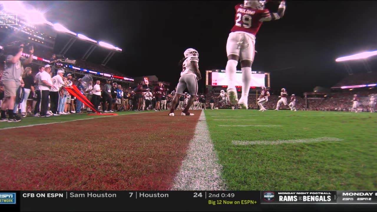 Defender NEVER re-established right foot