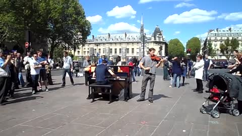 Music of Parisian spacious streets