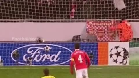When Fabregas scored with a broken leg against Barcelona😮