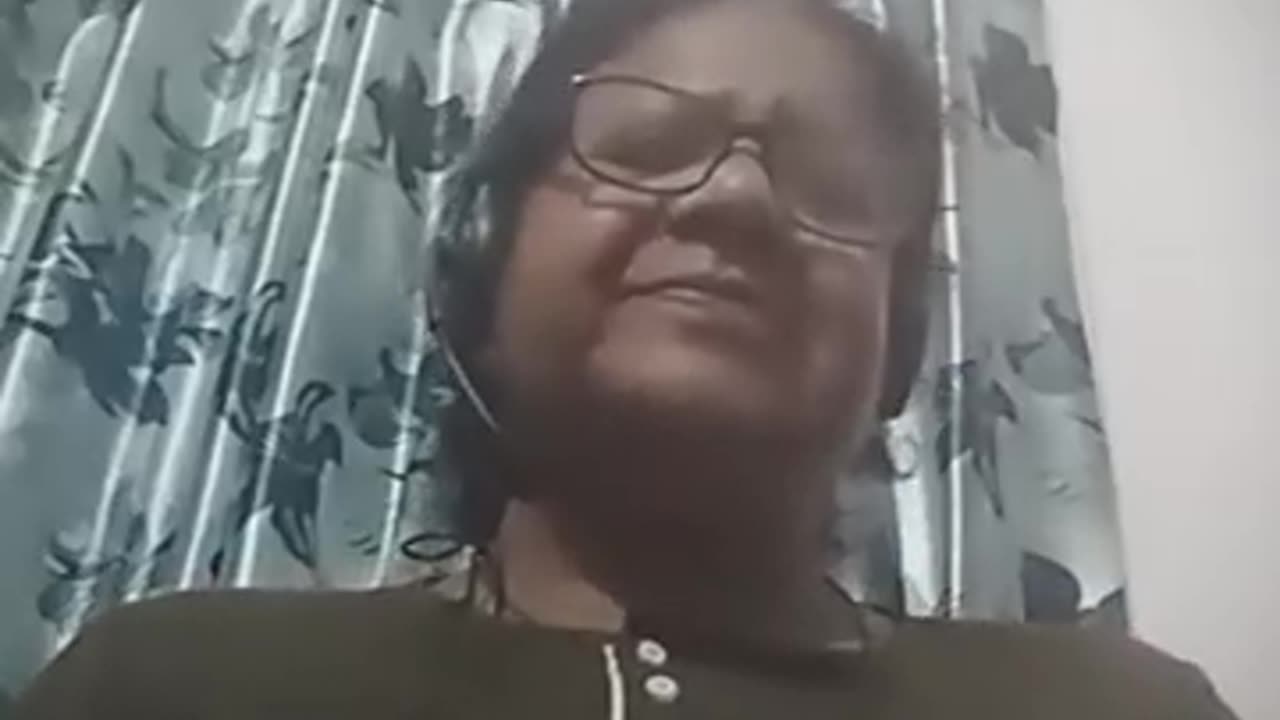 Beqarar Karke Hame Yu Na Jaiye, Aapko Hamari Kasam Laut Aaiye.