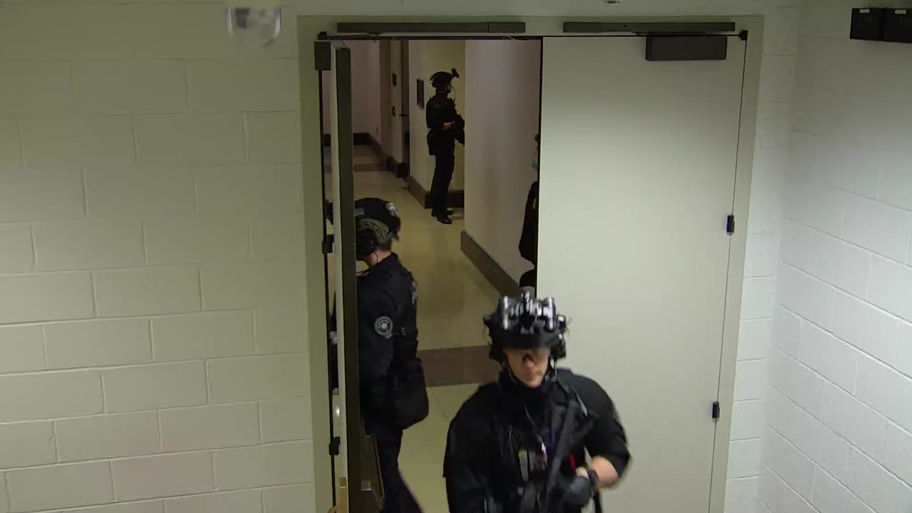 7183CVCULElevator#5Lobby_2021-01-06_18h40min02s377ms.mp4