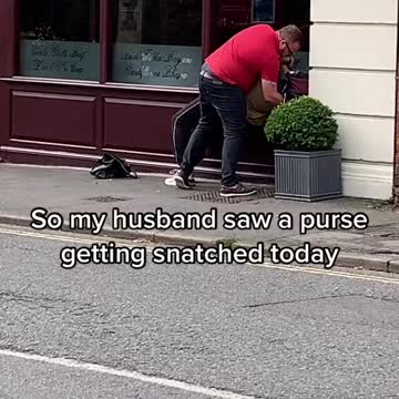 man thrwarts purse snatcher.