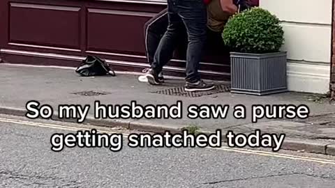 man thrwarts purse snatcher.