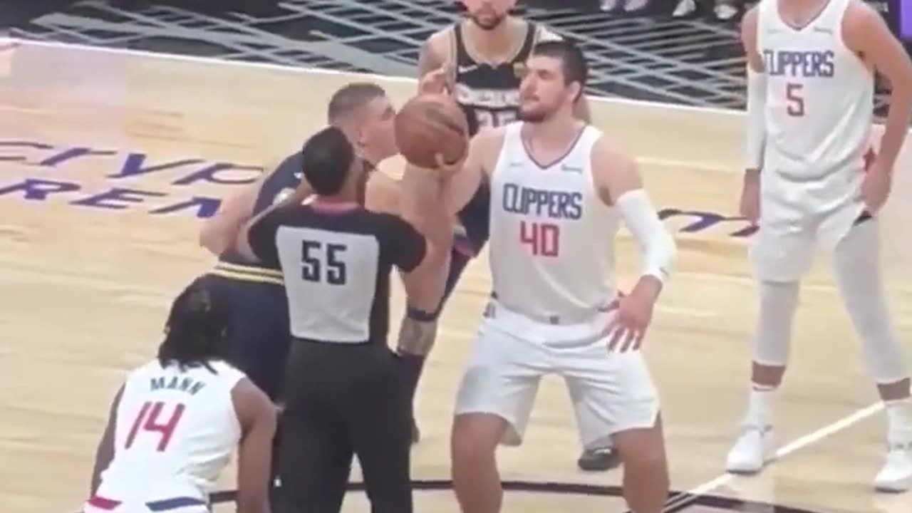 NBA Player's Hilarious Twerking Goes *Viral* Mid-Game 😂😁