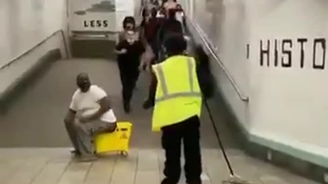 Thanks DeBlasio: NYC Vagrant Defecates in Janitor's Mop Bucket in the Middle of Subway