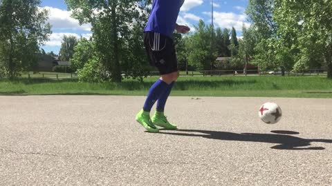 How To Improve Your Weak Foot (In ONLY 1 Day) *Soccer / Football