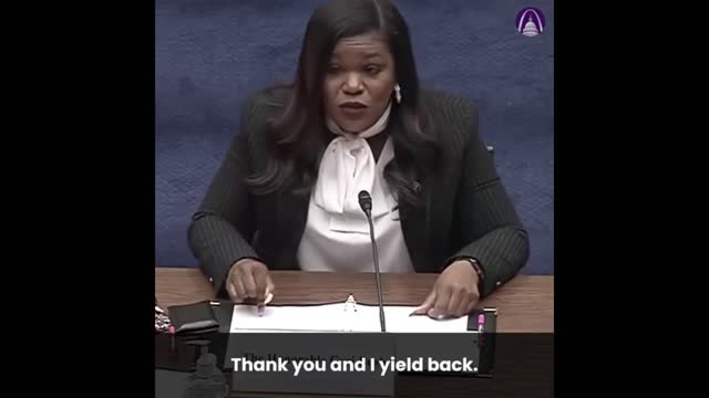Representative Cori Bush replaces Mothers with Birthing People