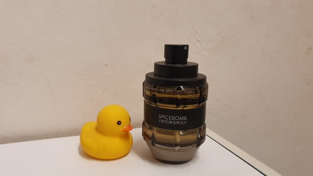 Viktor & Rolf spicebomb male perfume review by the duck