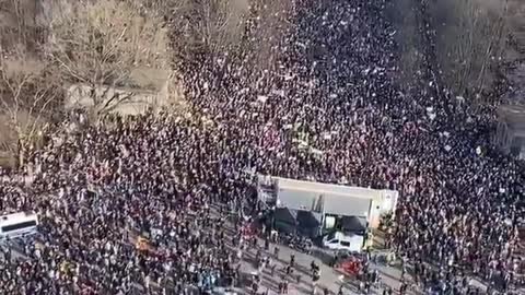 Over 100,000 people turn out to stand with Ukraine and protest the Russian invasion.😱