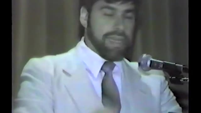 Rabbi Kahane speaks at Banquet May 15th 1984 Video 9/18