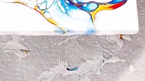 Creative DIY simply works out a fluid painting